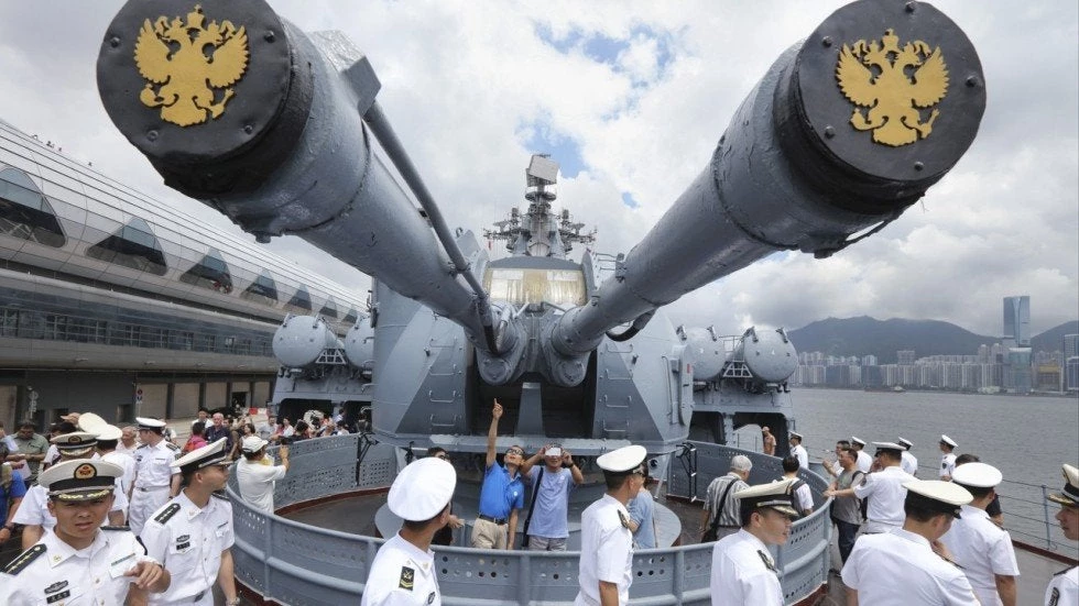 Συνωστισμός δυνάμεων: «Βαράνε» τα Ρωσικά «κανόνια» στην Κυπριακή ΑΟΖ – Αμερικανικά και Ισραηλινά αεροσκάφη σαρώνουν την περιοχή